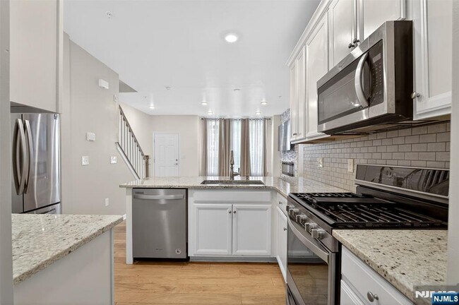 Building Photo - 28 Leahy Dr