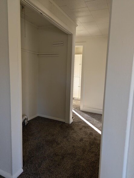 Building Photo - 709 E 2nd St