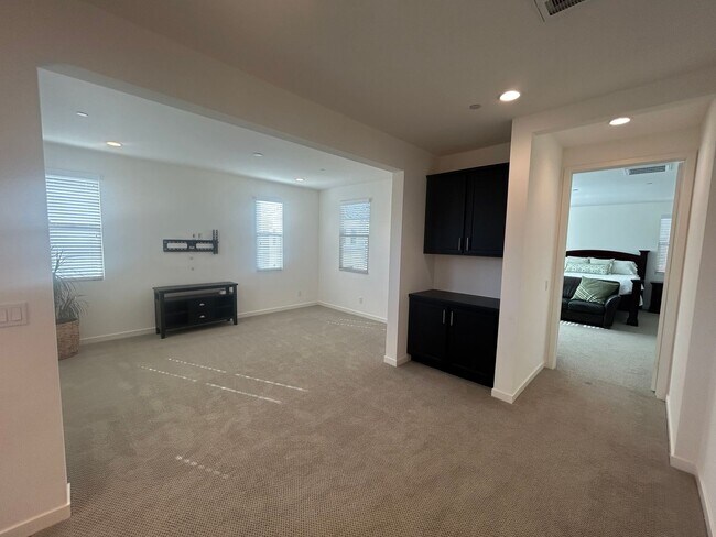 Building Photo - Modern 4 Bedroom Home with Downstairs Suite, Owned Solar & Resort-Style HOA Amenities