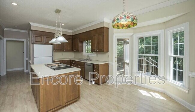 Building Photo - 111 Whispering Pines Ct