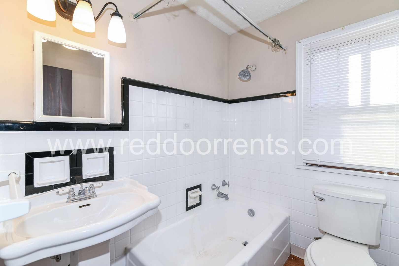 Building Photo - 125 E 49th St