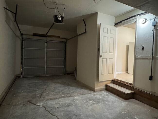 Building Photo - 734 NW 31st St