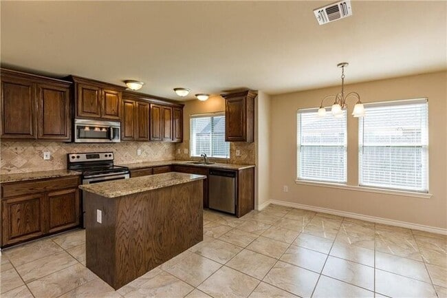 Building Photo - *No Application Fee* $500 Off 1st Month - ...