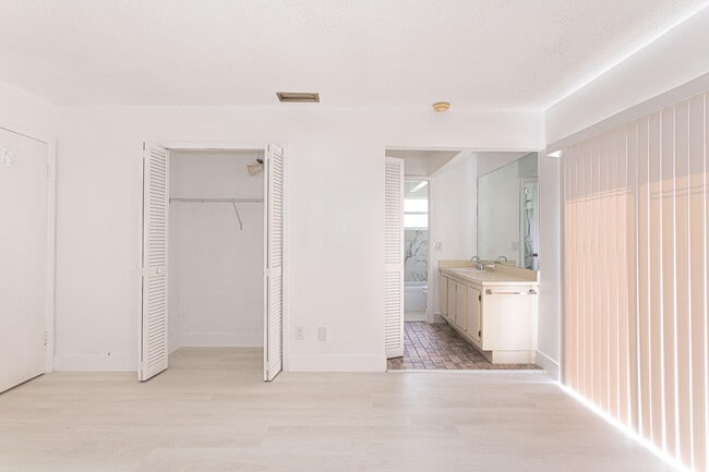 Building Photo - 202 Sparrow Dr