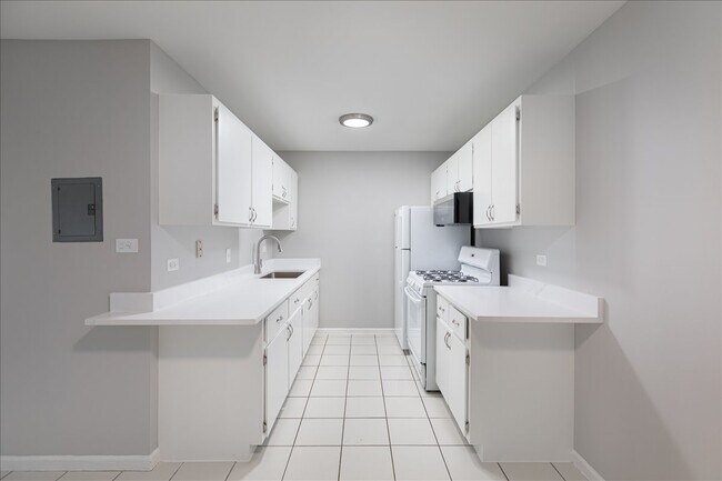 Building Photo - 5740 East Ave