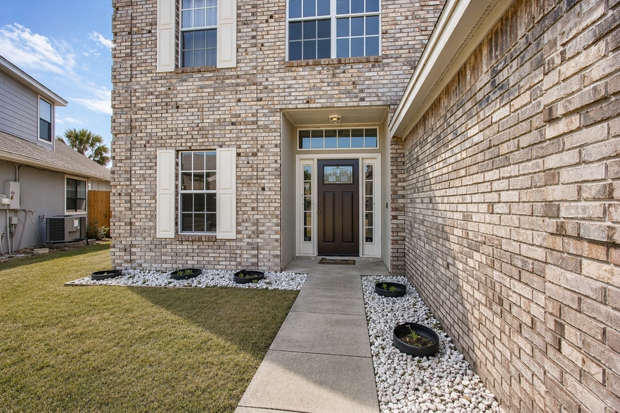 Building Photo - 2384 Roanoke Ct