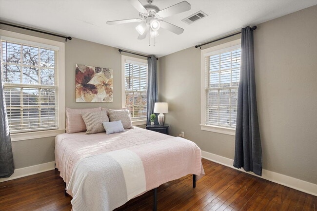 Building Photo - FULLY FURNISHED!! Belhaven Bombshell!