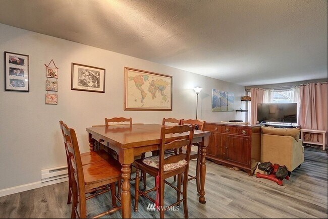 Building Photo - 240 S 152nd St