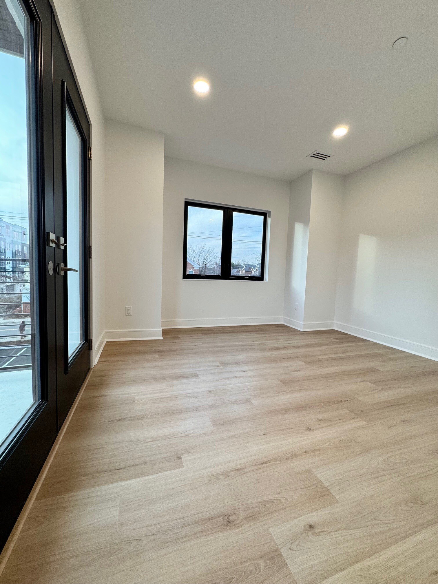 Building Photo - 85 W High St