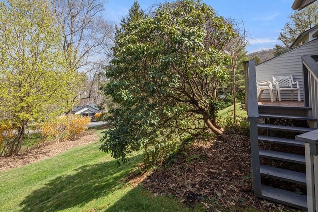 Building Photo - South Asheville Townhome