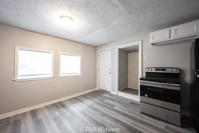 Building Photo - "Spacious 4-Bedroom Home on Orange Street with 2 Full Baths and 2260 Sq. Ft. in Indianapolis!"