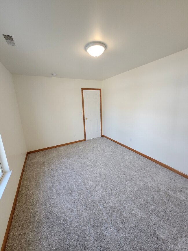 Building Photo - 256 College Ave