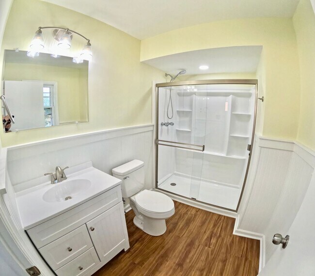 Building Photo - Beautiful 3 Bed 2 Bath Home Located In Greensboro