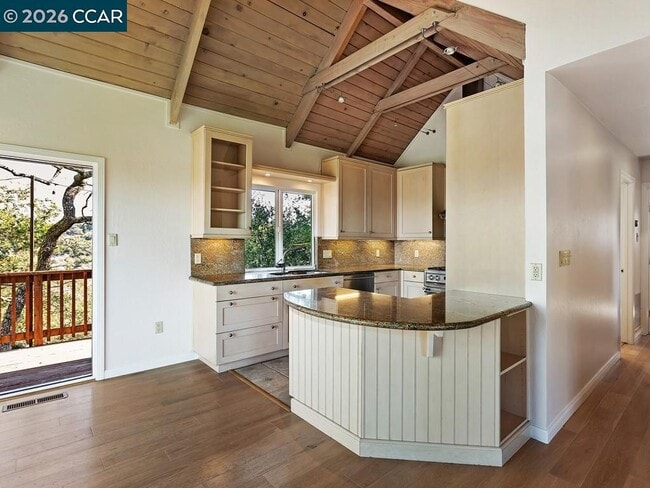 Building Photo - 99 Longridge Rd