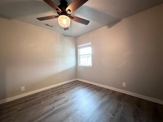 Building Photo - Single Family Home in SE Portland - Large ...