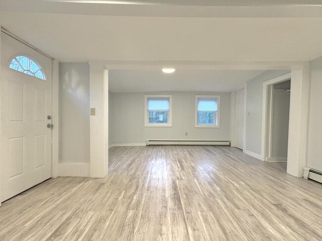 Building Photo - 1294 US-1 Apt A