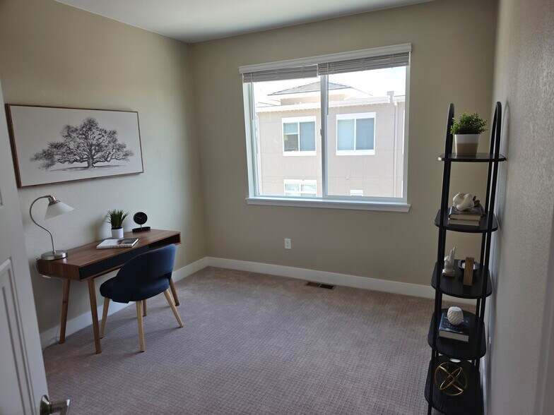 Second bedroom - 2220 S McIntyre St