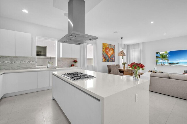 Building Photo - 7457 NW 101 Ave