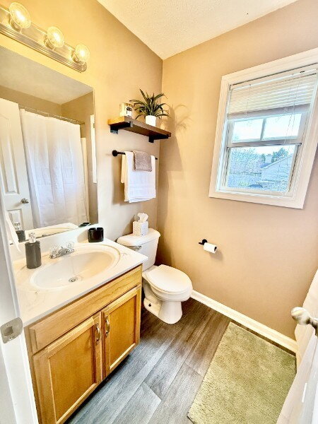 Building Photo - Spacious 3 bedroom 2 bathroom home