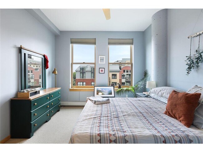 Building Photo - 401 N 2nd St