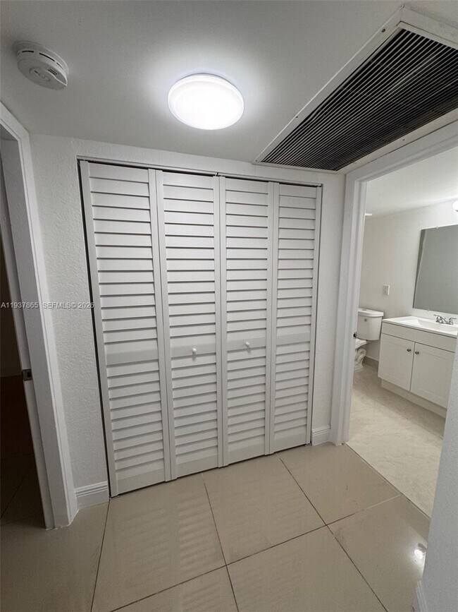 Building Photo - 8205 Lake Dr