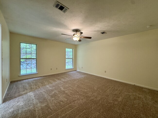 Building Photo - 44 Kirkland Dr