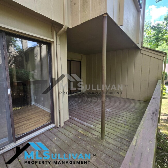 Building Photo - 4100 Five Oaks Dr