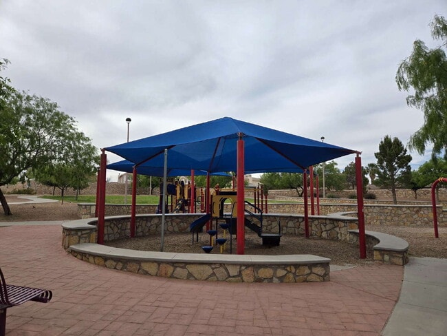 Building Photo - "Charming 4-Bed Oasis with 3 Full Baths on Twin Leaf Drive in El Paso, TX!"