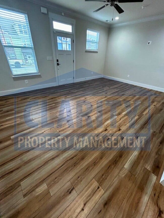 Building Photo - Three bedroom townhome w/ garage!