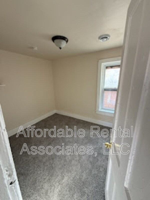 Building Photo - 1543 S 10th St