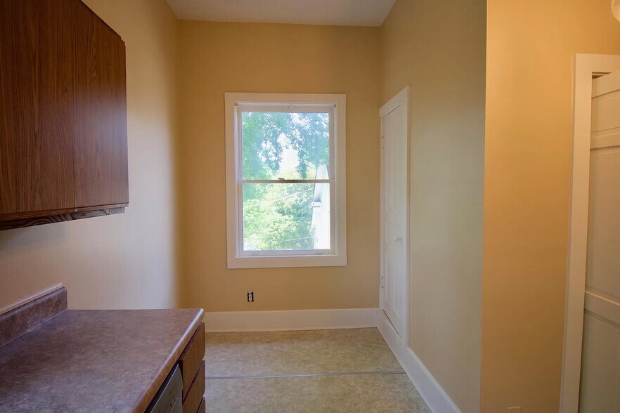 Breakfast nook area with pantry closet - 918 Gratz Street, Unit #2