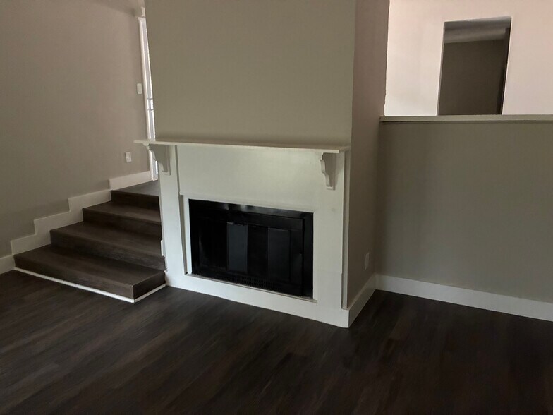 Building Photo - Room in Townhome on Terrace Trail