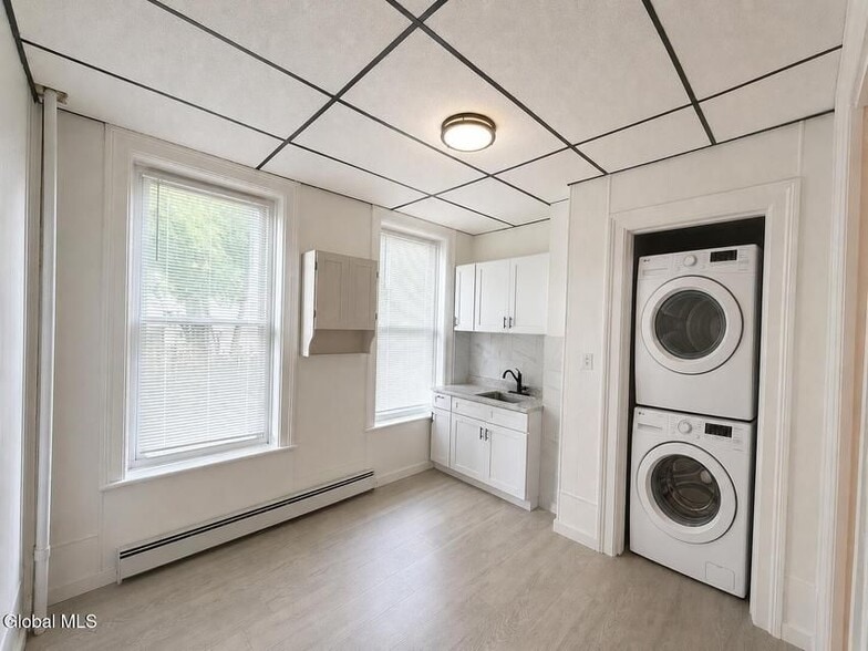 Building Photo - 379 3rd St