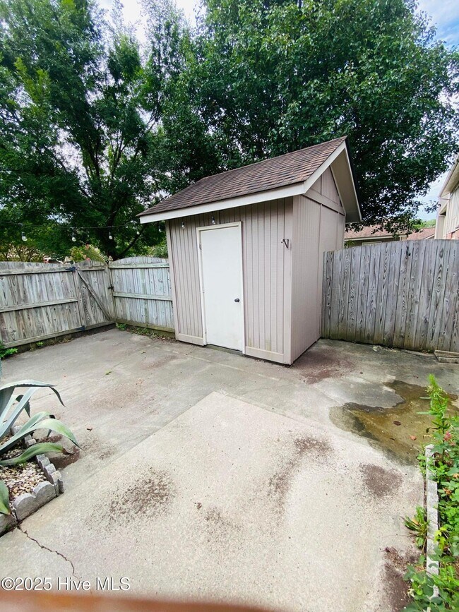 Building Photo - 1861 Quail Ridge Rd