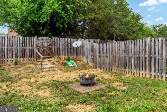 Building Photo - 313 Frontier Fort Ln