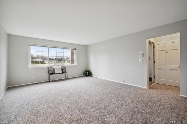 Living room - 42536 Woodward Ave