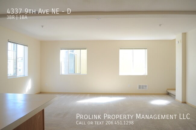 Building Photo - 4337 9th Ave NE