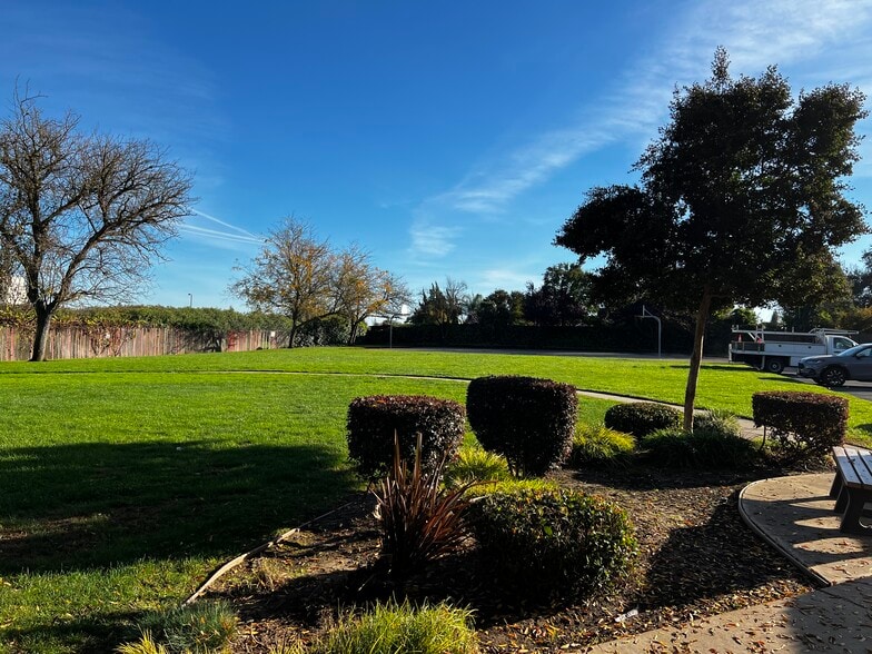 Building Photo - 888 Rutledge Dr