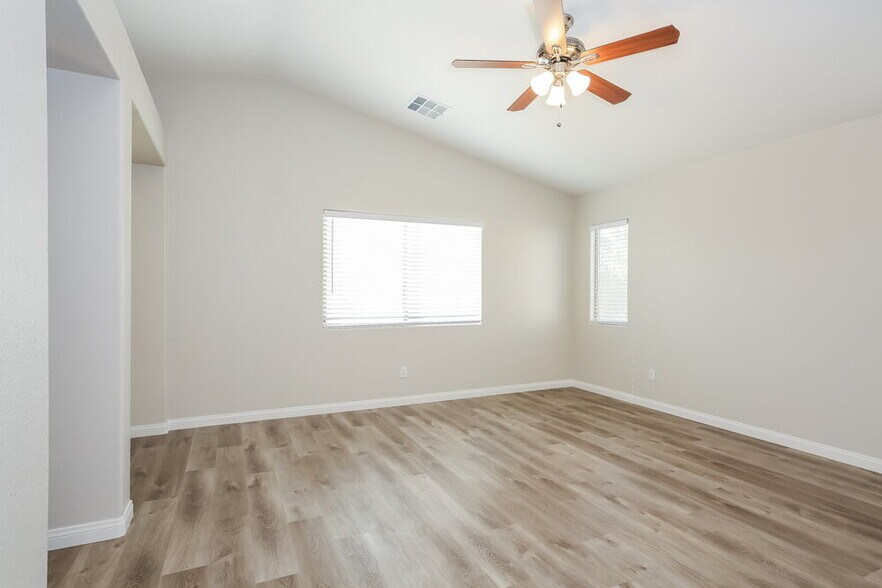 Building Photo - 3577 Chelsea Grove St