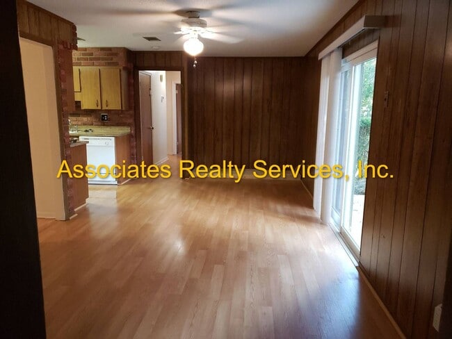 Building Photo - *Sublease* Cute Renovation in Northwood!