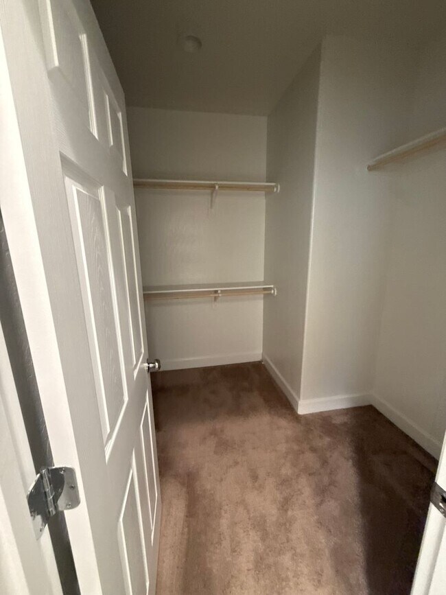 Building Photo - HALF OFF 1ST MONTHS RENT