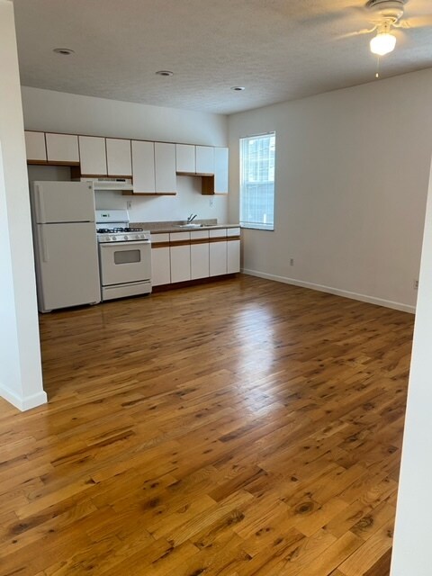 Kitchen - 434 Literary Rd