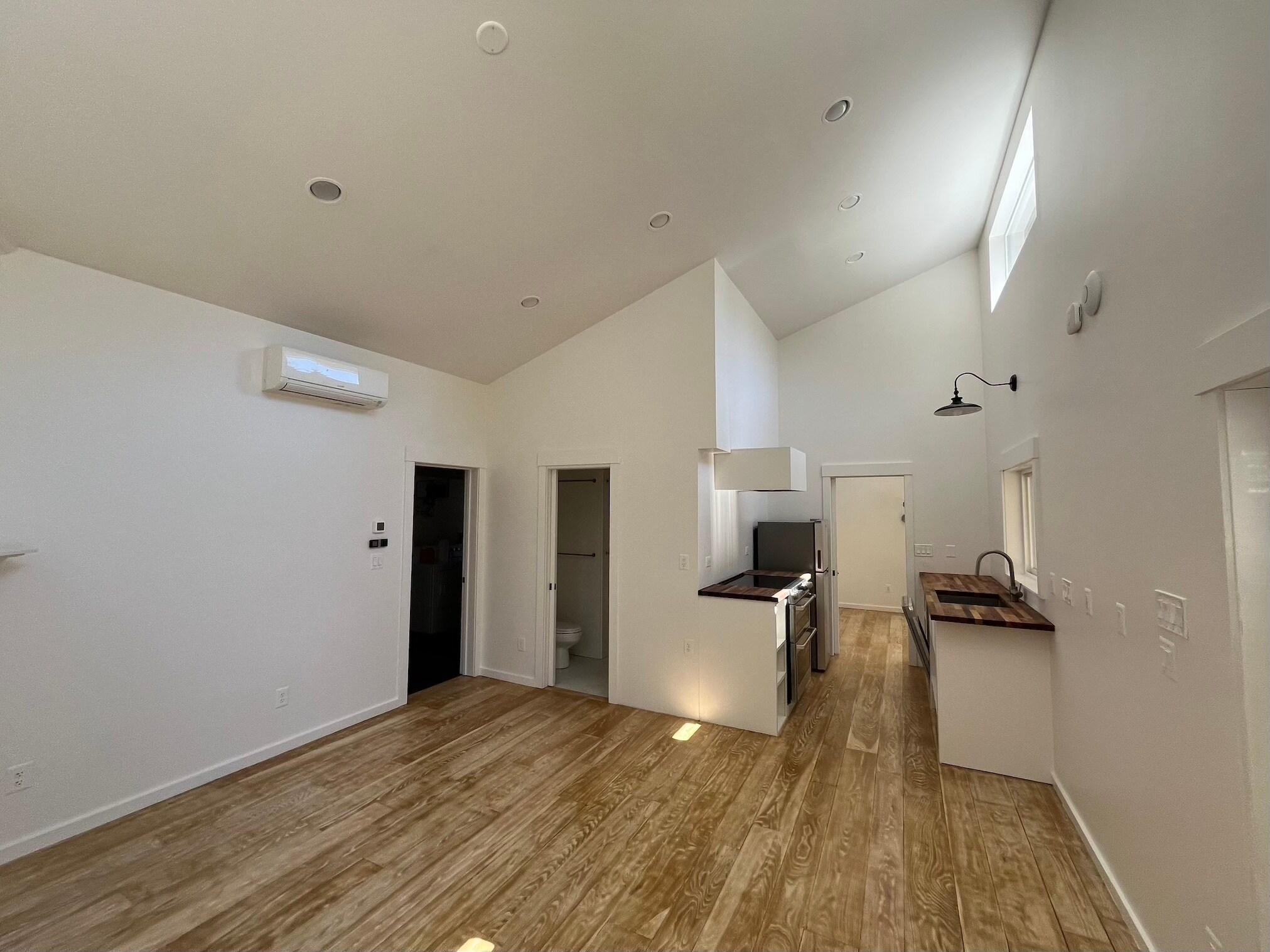 Building Photo - 8113 Sand Dollar Ln