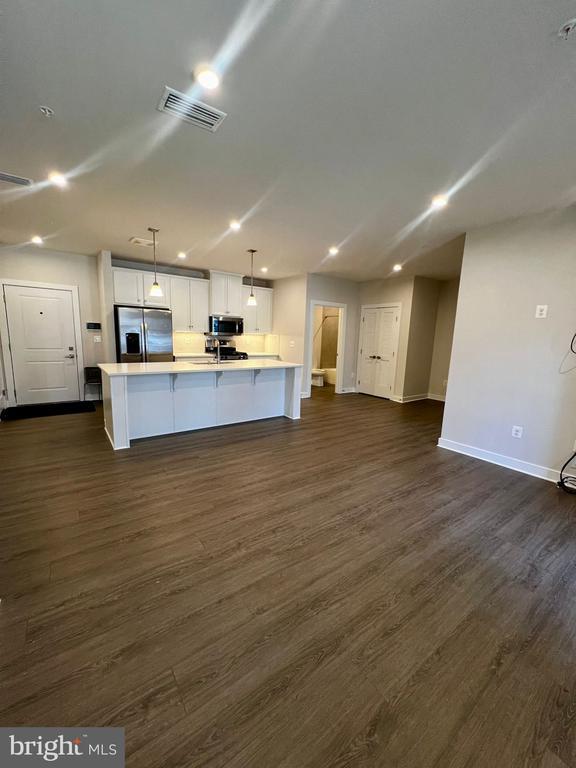 Building Photo - 10421 Resort Road