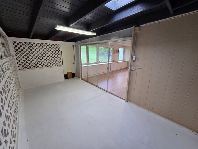 Building Photo - Charming 3 Bedroom 2 Bath Single Family Home in Manoa Valley