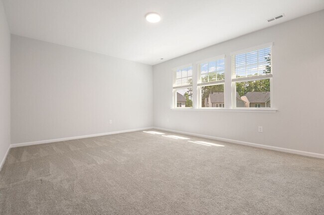 Building Photo - Stunning and spacious end-unit townhome in North Raleigh!