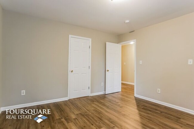 Building Photo - Single Family House | 1st floor Bedroom | ...