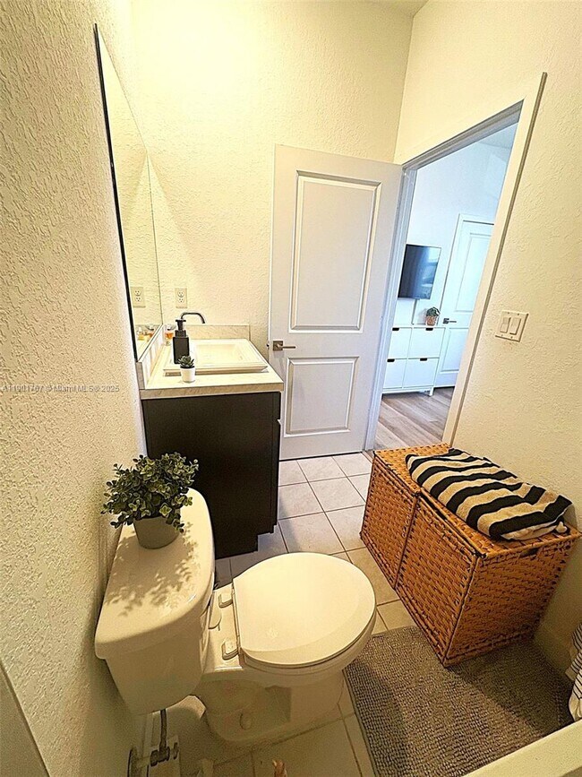 Building Photo - 476 NE 5th St