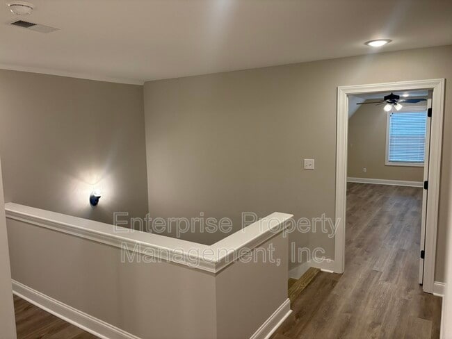 Building Photo - 564 Holden Dr
