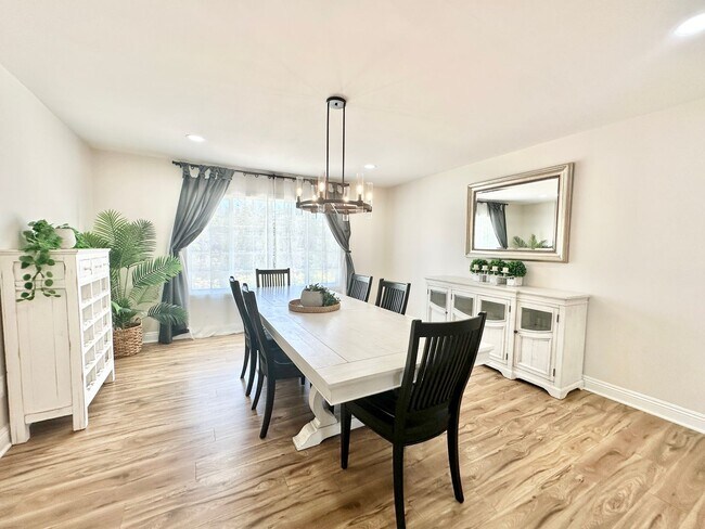 Building Photo - Breathtaking Custom Country Two-Story Home, Fully Remodeled & Beautifully Appointed on Private 20...